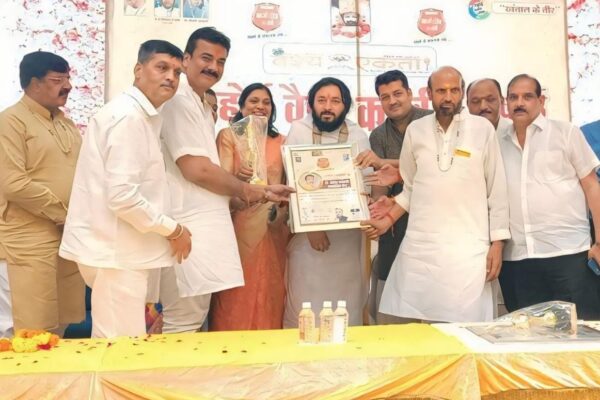 श्री गहोई वैश्य कर्मवीर अवार्ड से डॉ० संदीप सहित 79 उत्कृष्ट व्यक्ति हुये सम्मानित