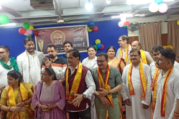 राजकीय संग्रहालय झाँसी में 50,100 फॉलोअर होने पर मार्केट संवाद चैनल ने वरिष्ठ समाजसेवियों को मंच से सम्मानित, रिपोर्ट:अनिल मौर्य