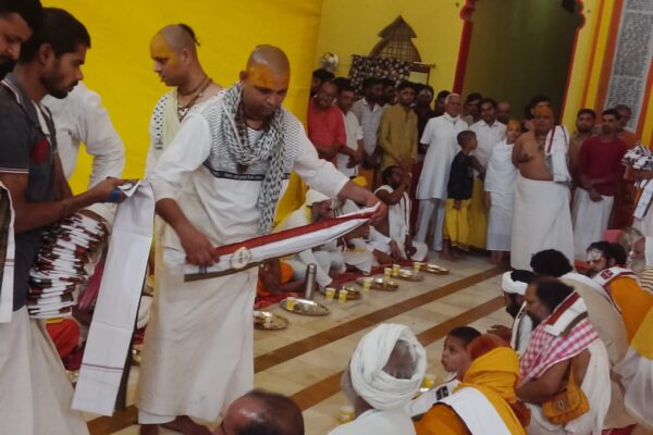 पूर्णाहुति एवं विशाल भण्डारे के साथ गिरवरधारी जू के 25वें प्राकट्योत्सव का समापन
