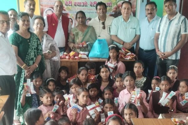एक पेड़ मां के नाम कार्यक्रम किया गया साथ ही बेटी बचाओ बेटी पढ़ाओ