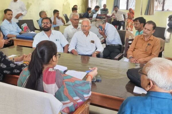 विशेष दिव्यांग स्वास्थ्य शिविर में परीक्षण कर बनाए गए प्रमाण पत्र
