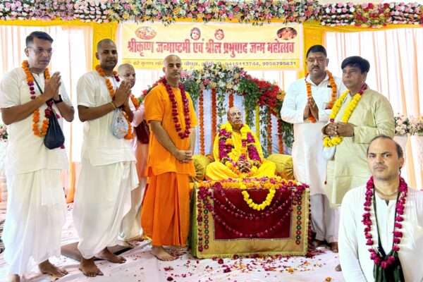 इस्कान मंदिर में कीर्तन मेला का हुआ भव्य आयोजन, भक्तों ने प्रज्वलित किये दीप पवित्र कार्तिक मास में प्रतिदिन होगा संकीर्तन व दीपदान