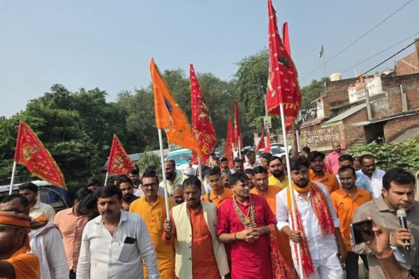 *दो दिवसीय सनातन हिंदू एकता पदयात्रा का शुभारंभ विधायक ने दिखाई झंडी
